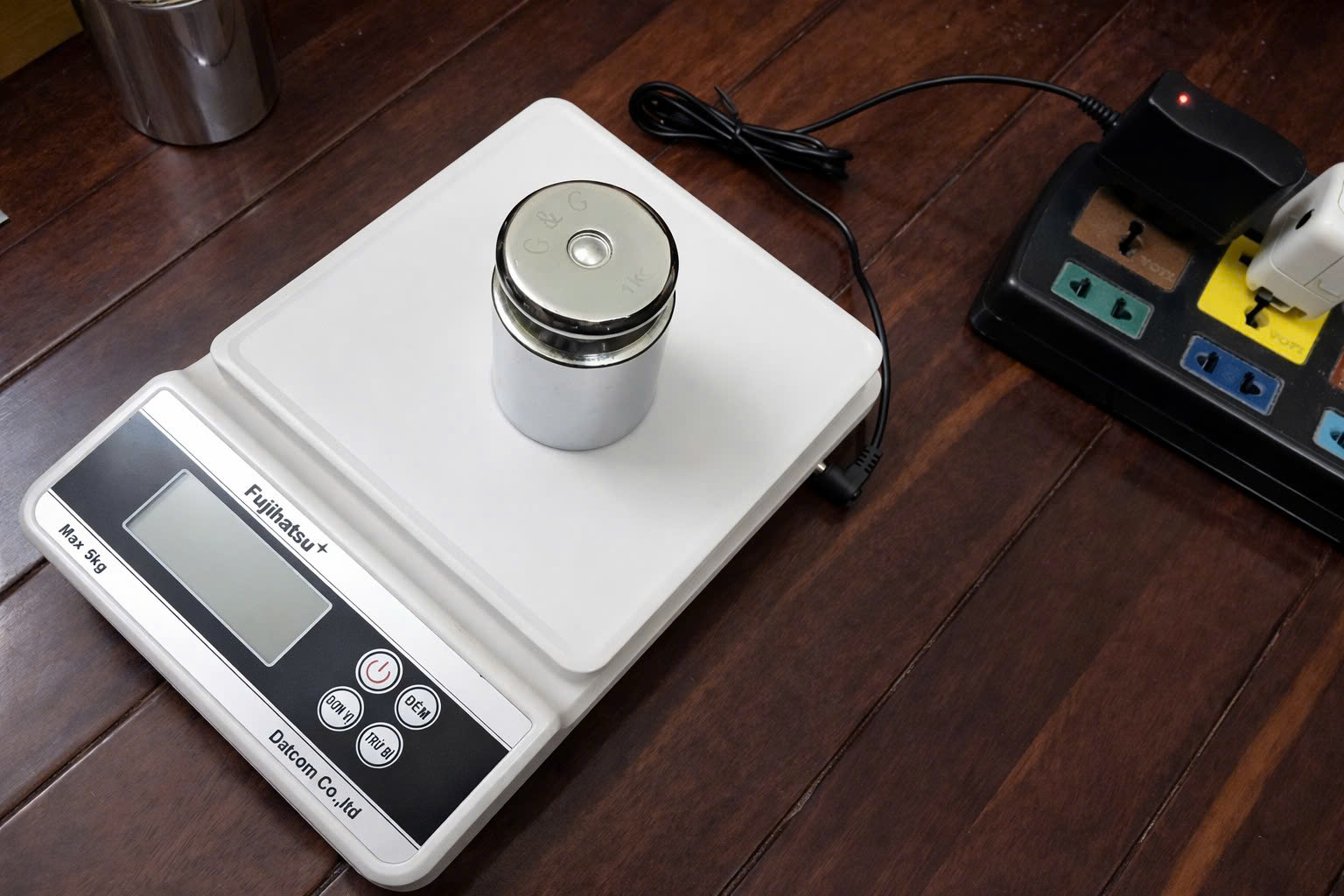 cách sạc pin cân điện tử