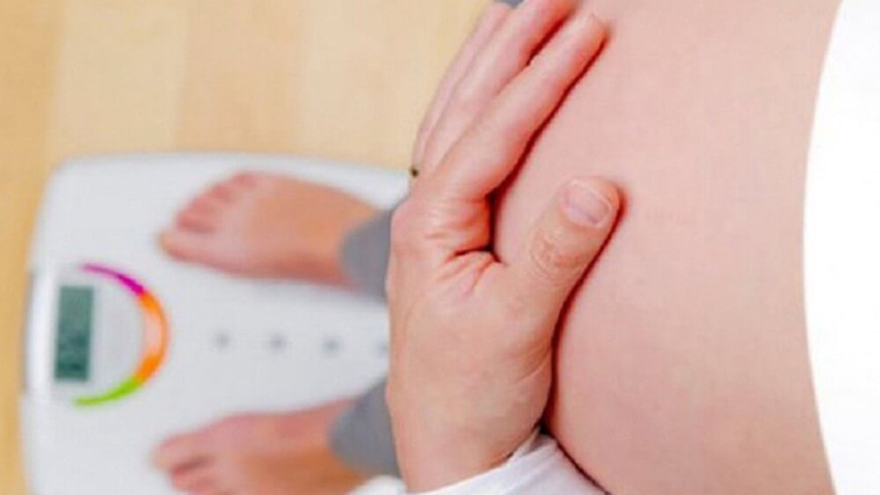 cân nặng thai nhi vượt chuẩn